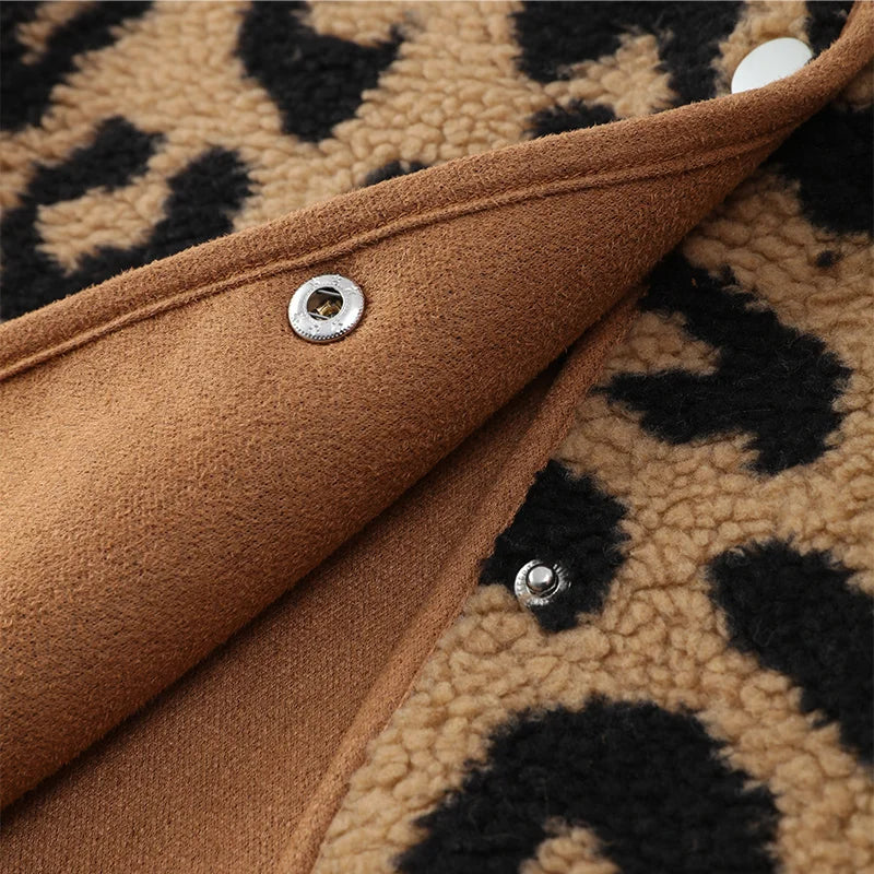 Women’s Leopard-Print Sherpa Fleece Jacket – Warm Button-Front Winter Layer for Everyday Casual Wear