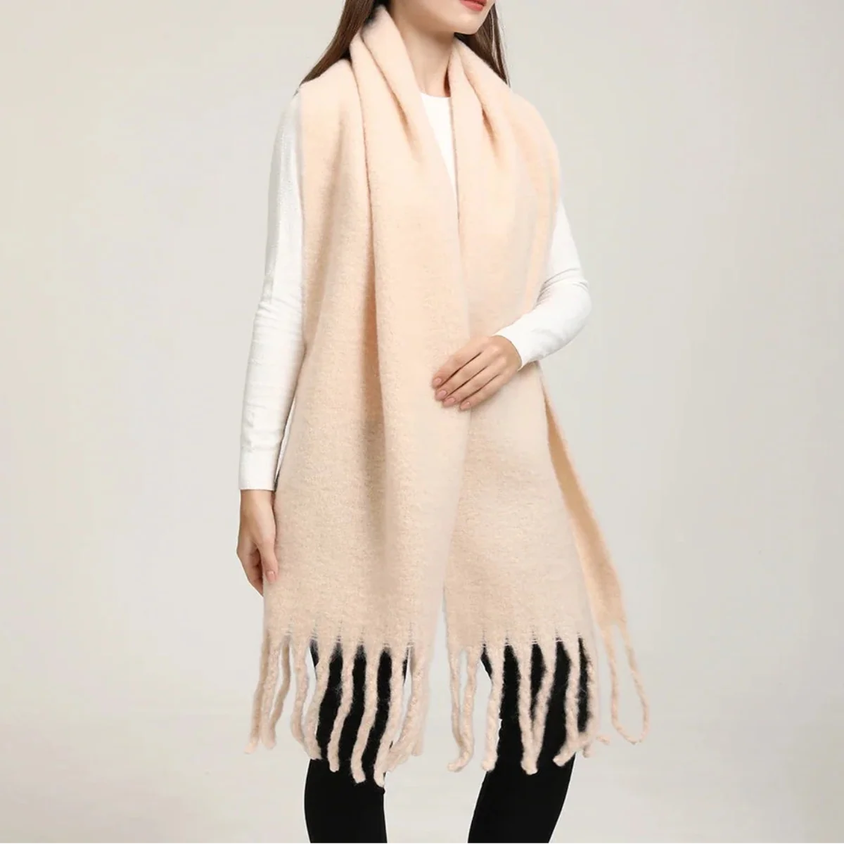 Women’s Cashmere Winter Scarf – Oversized Soft Tassel Wrap for Elegant Autumn and Winter Layering