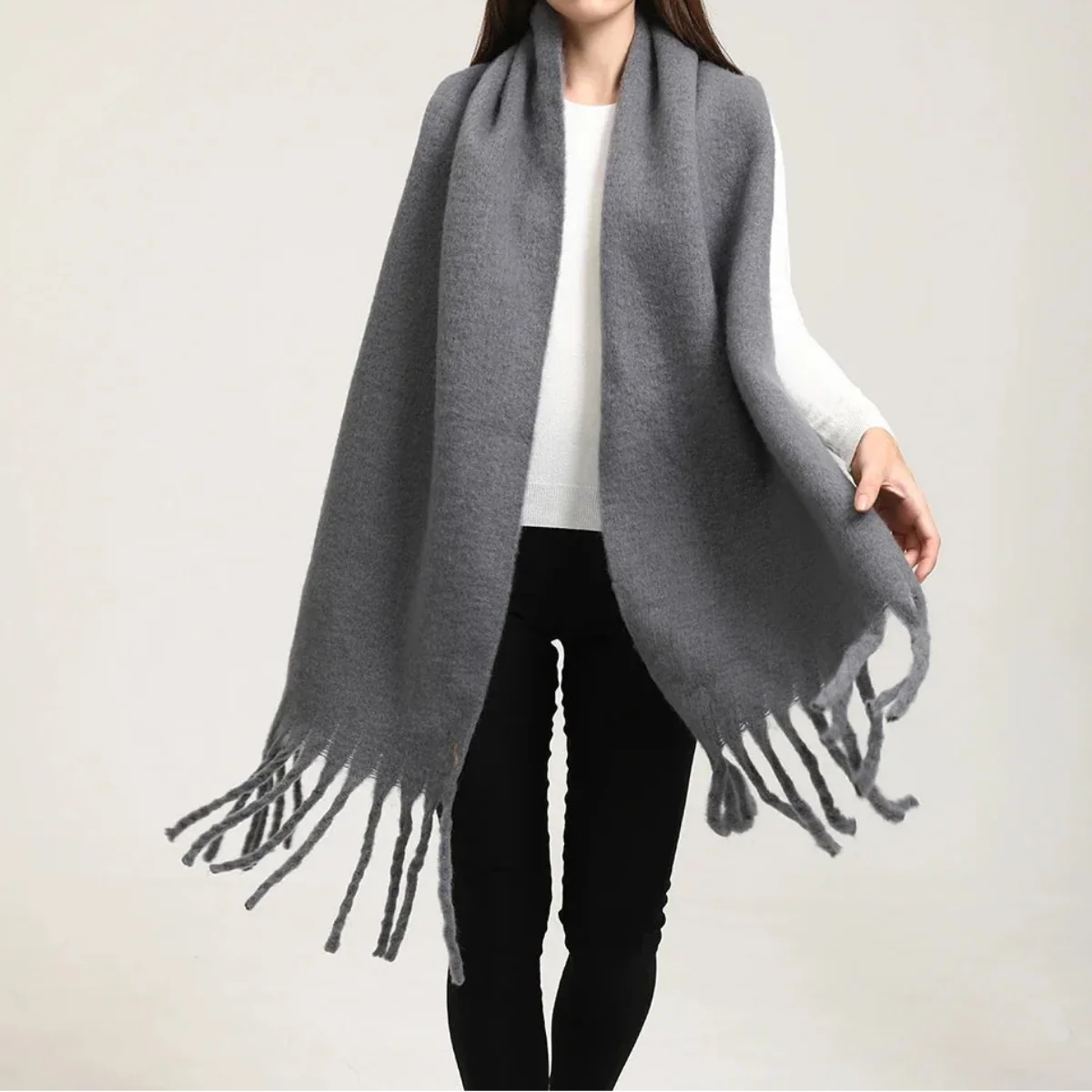Women’s Cashmere Winter Scarf – Oversized Soft Tassel Wrap for Elegant Autumn and Winter Layering