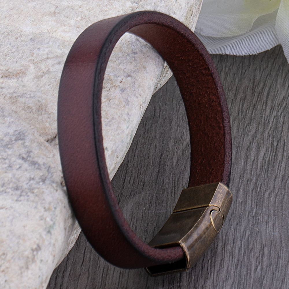 Men’s Leather Bracelet with Brass Clasp – Minimal Wristwear for Casual and Smart Styling