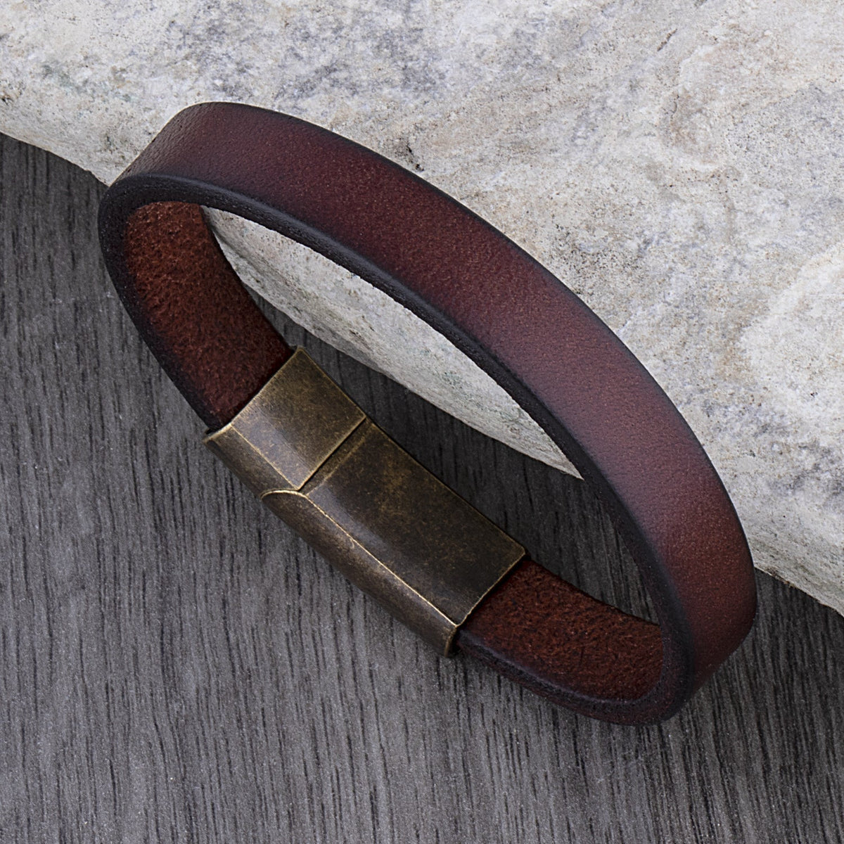 Men’s Leather Bracelet with Brass Clasp – Minimal Wristwear for Casual and Smart Styling