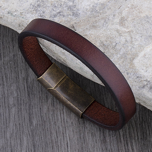 Men’s Leather Bracelet with Brass Clasp – Minimal Wristwear for Casual and Smart Styling
