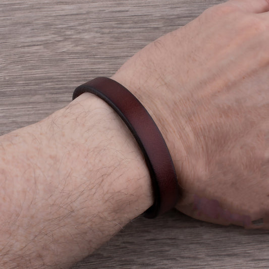 Men’s Leather Bracelet with Brass Clasp – Minimal Wristwear for Casual and Smart Styling