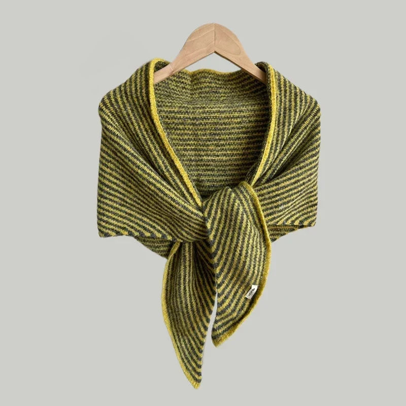 Women’s Soft Wool-Blend Triangle Scarf – Warm Printed Wrap for Autumn and Winter Everyday Layering