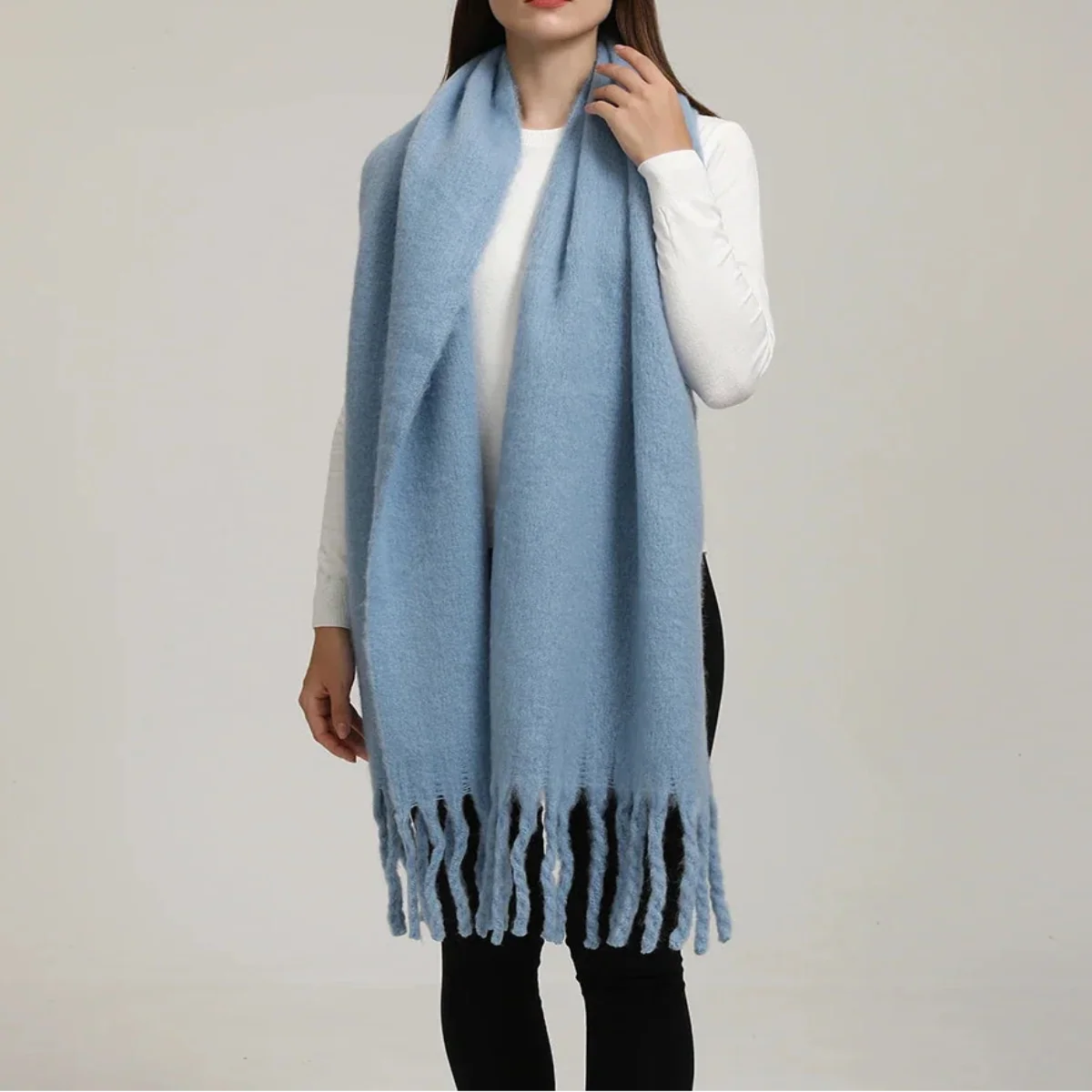 Women’s Cashmere Winter Scarf – Oversized Soft Tassel Wrap for Elegant Autumn and Winter Layering
