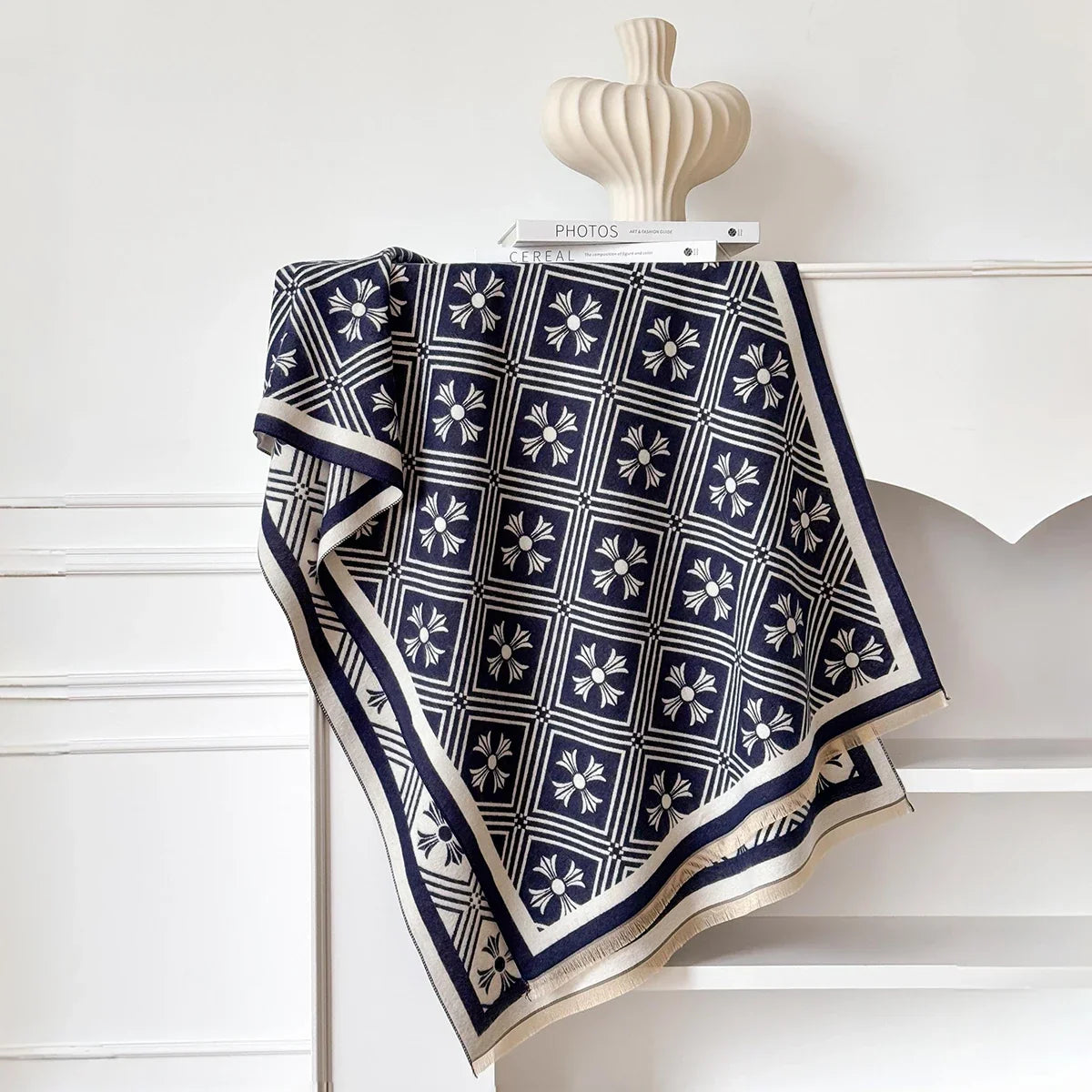 Women’s Cashmere-Feel Winter Scarf – Soft Oversized Printed Wrap for Warm Everyday Layering and Elegant Cold-Weather Styling