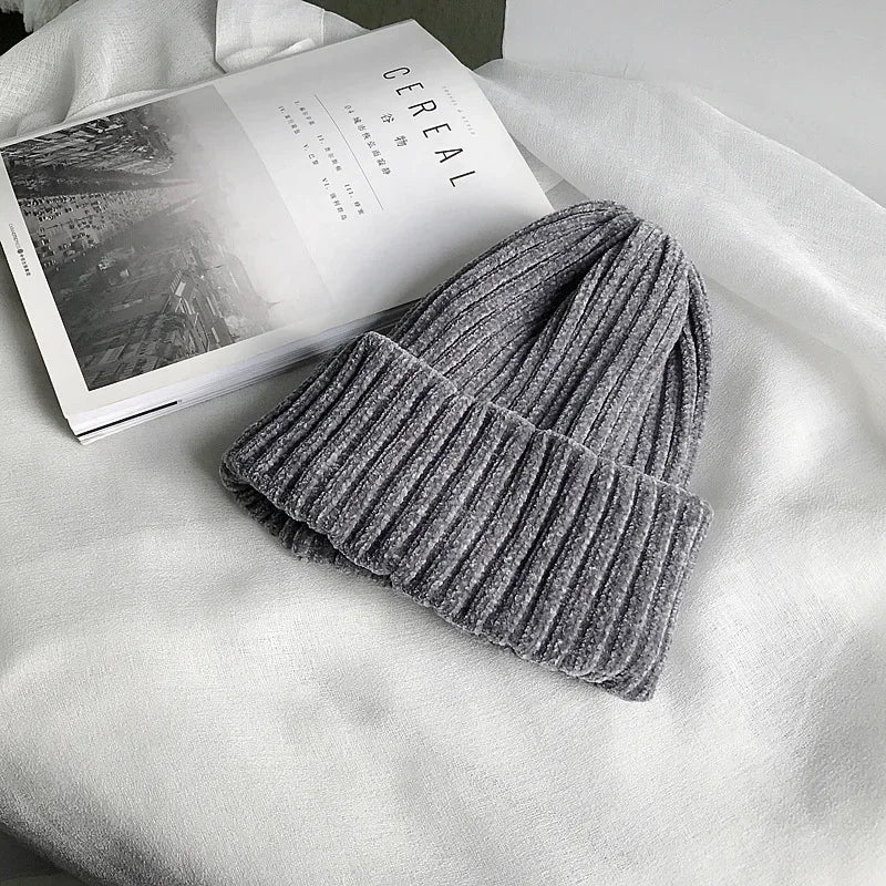 Men’s Soft Chenille Knitted Beanie – Ribbed Cuffed Warm Winter Hat for Everyday Cold-Weather Wear