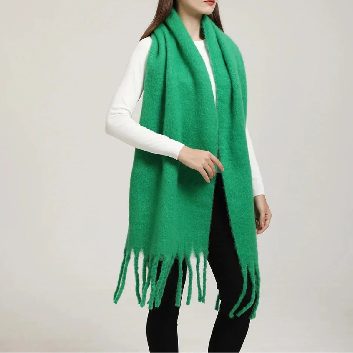 Women’s Cashmere Winter Scarf – Oversized Soft Tassel Wrap for Elegant Autumn and Winter Layering