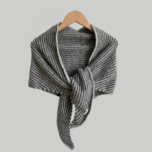 Women’s Soft Wool-Blend Triangle Scarf – Warm Printed Wrap for Autumn and Winter Everyday Layering