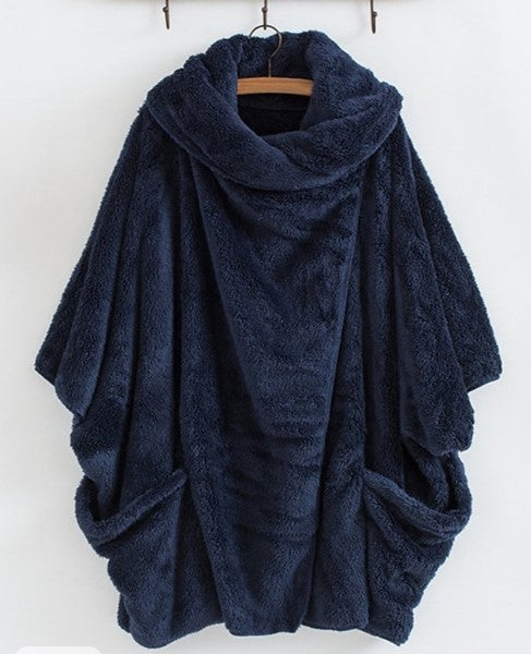 Women’s Plush Fleece Cape Coat – Oversized Winter Layer for Cosy Everyday Wear