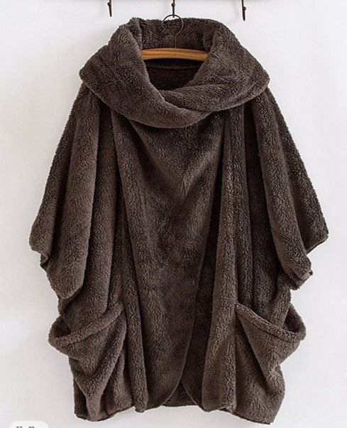 Women’s Plush Fleece Cape Coat – Oversized Winter Layer for Cosy Everyday Wear