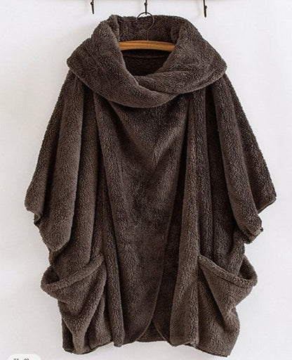 Women’s Plush Fleece Cape Coat – Oversized Winter Layer for Cosy Everyday Wear