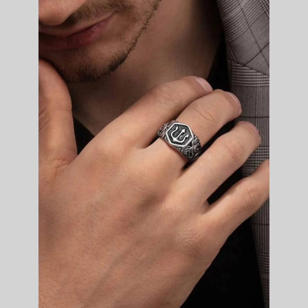 Men’s Stainless Steel Signet Ring – Vintage Statement Jewellery for Everyday Styling