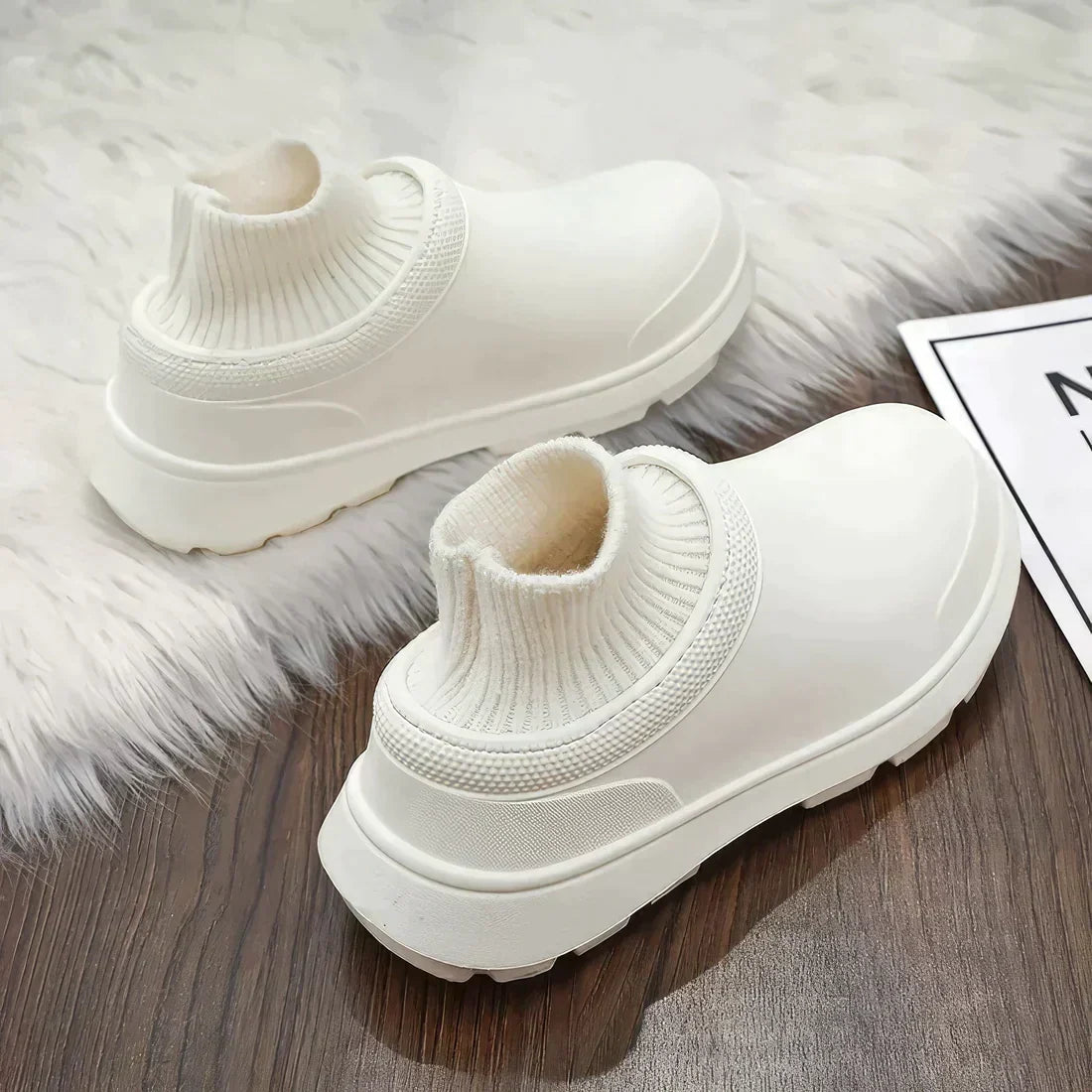 Women’s Fleece-Lined Slip-On Shoes – Low-Cut Everyday Footwear with Ribbed Stretch Collar and Gripped Sole