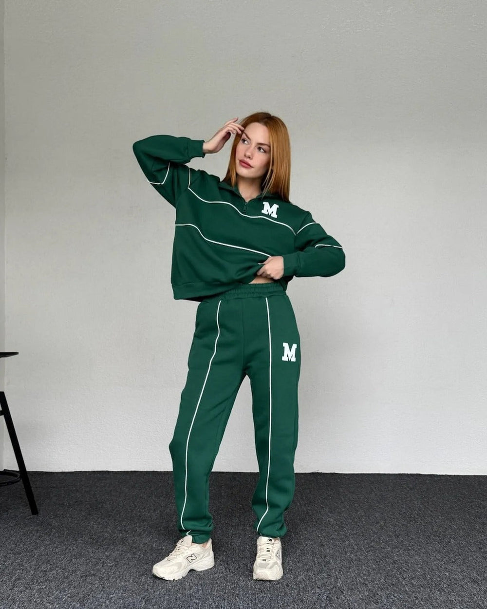 Women’s Contrast-Piped Half-Zip Tracksuit – Relaxed Sweatshirt and Joggers for Everyday Wear