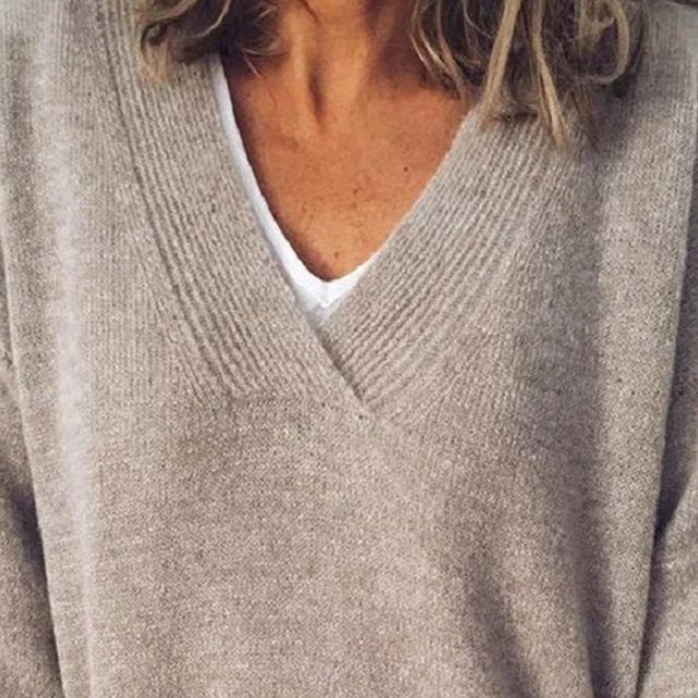 Women’s Relaxed V-Neck Sweater – Soft Long-Sleeve Knit for Everyday Wear