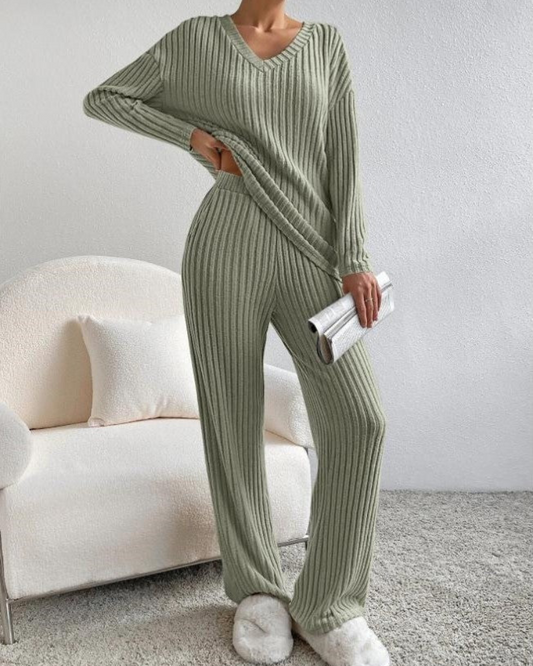 Women’s V-Neck Ribbed Loungewear Set – Relaxed Long-Sleeve Pullover with Flowing Trousers for Home and Travel