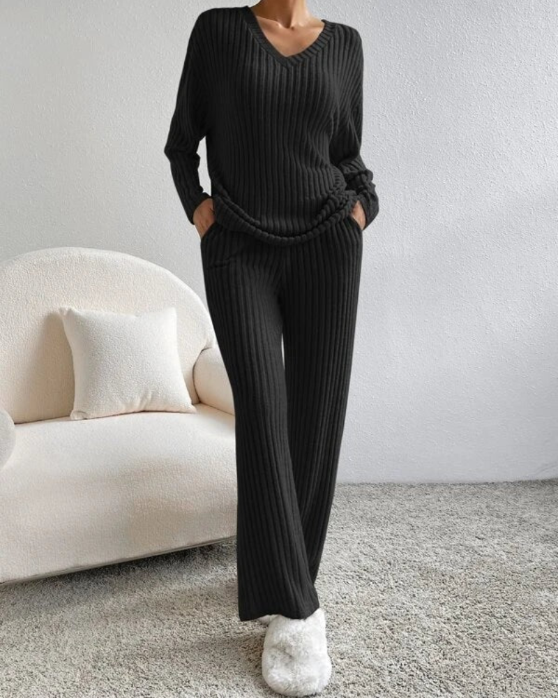 Women’s V-Neck Ribbed Loungewear Set – Relaxed Long-Sleeve Pullover with Flowing Trousers for Home and Travel
