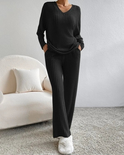 Women’s V-Neck Ribbed Loungewear Set – Relaxed Long-Sleeve Pullover with Flowing Trousers for Home and Travel