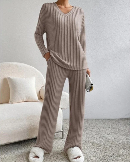 Women’s V-Neck Ribbed Loungewear Set – Relaxed Long-Sleeve Pullover with Flowing Trousers for Home and Travel