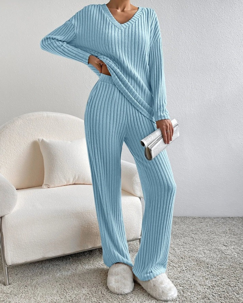 Women’s V-Neck Ribbed Loungewear Set – Relaxed Long-Sleeve Pullover with Flowing Trousers for Home and Travel