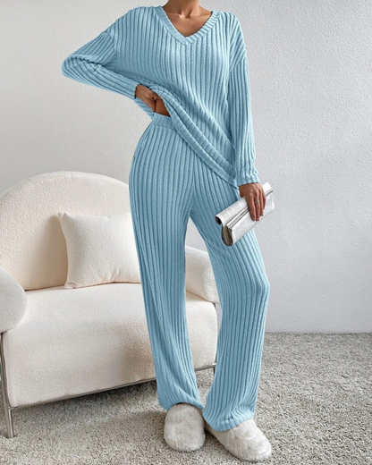 Women’s V-Neck Ribbed Loungewear Set – Relaxed Long-Sleeve Pullover with Flowing Trousers for Home and Travel