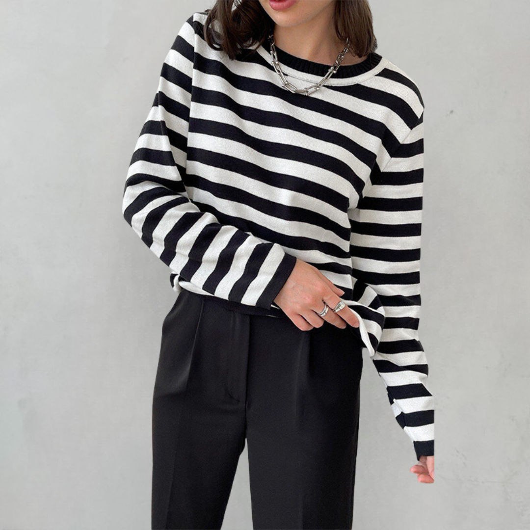 Women’s Printed Crew-Neck Knit Top – Lightweight Long-Sleeve Layer for Everyday Wear