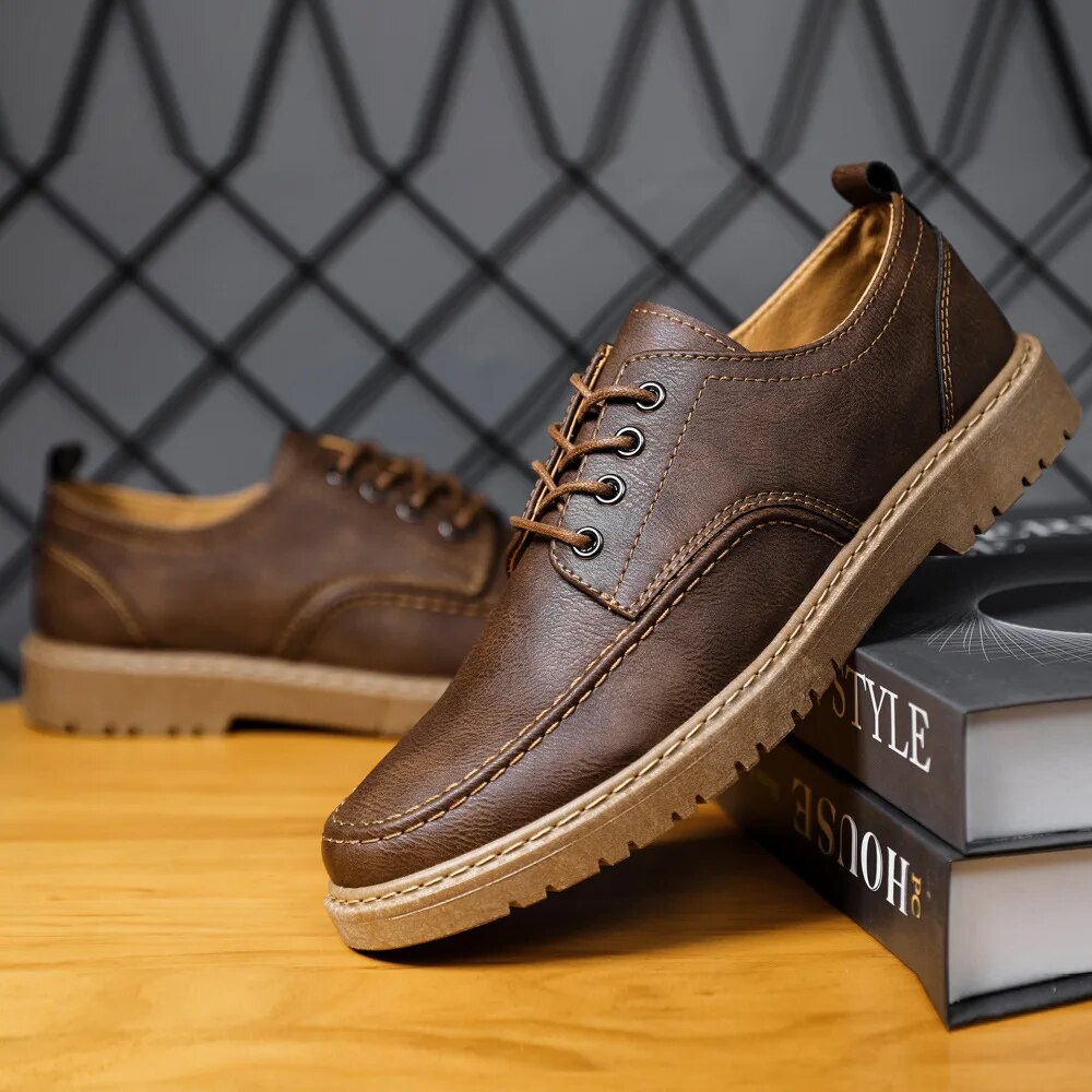 Men’s Casual Derby Shoes – Lace-Up Low-Top Design with Moc-Toe Stitching and Chunky Tread Sole