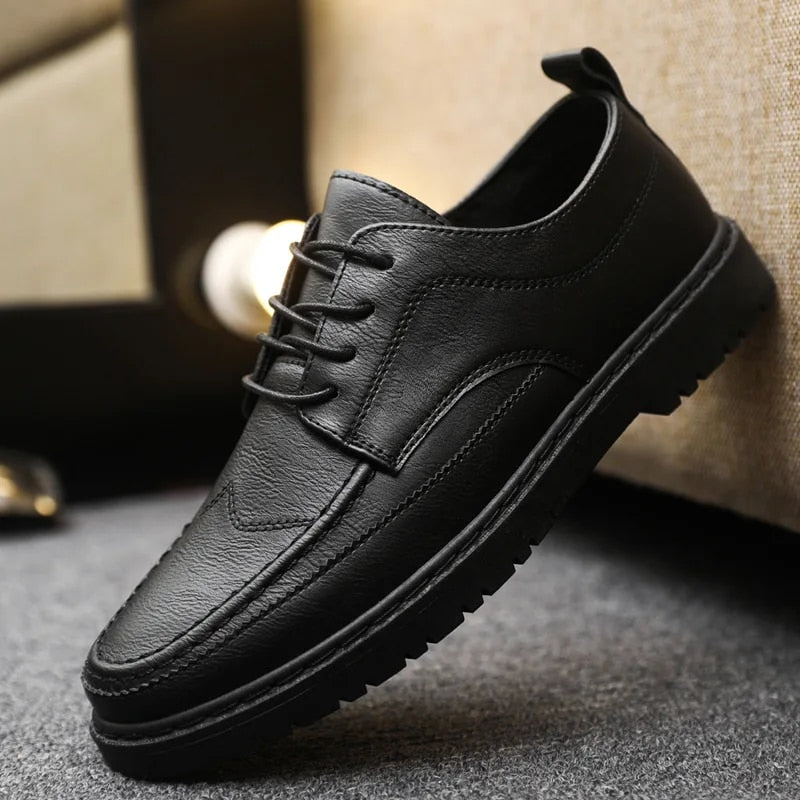 Men’s Casual Derby Shoes – Lace-Up Low-Top Design with Moc-Toe Stitching and Chunky Tread Sole