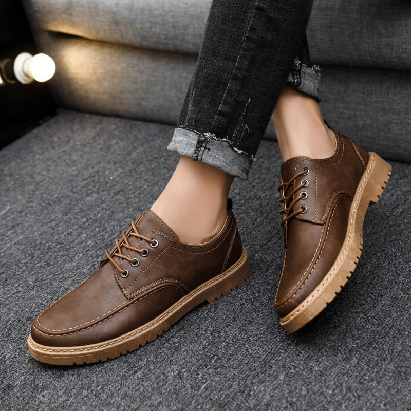 Men’s Casual Derby Shoes – Lace-Up Low-Top Design with Moc-Toe Stitching and Chunky Tread Sole