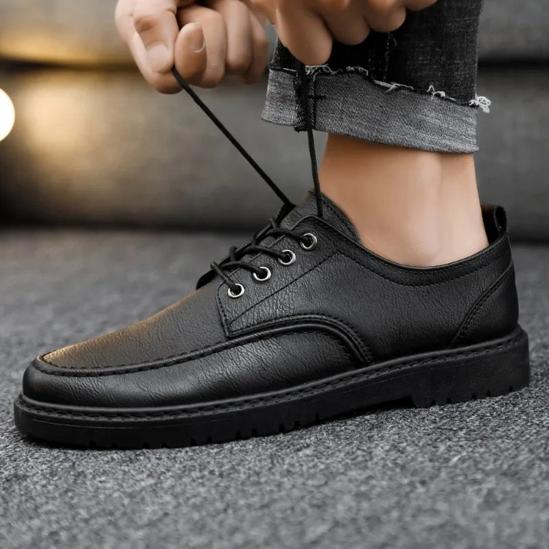 Men’s Casual Derby Shoes – Lace-Up Low-Top Design with Moc-Toe Stitching and Chunky Tread Sole