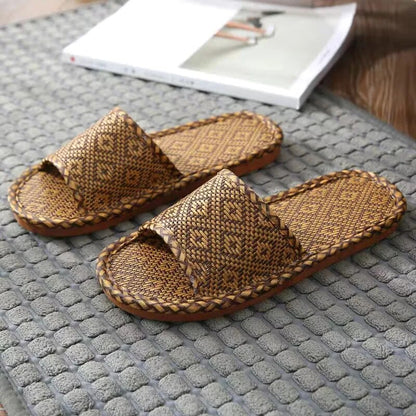 Men’s Woven Bamboo Rattan Slippers – Breathable Open-Toe Indoor Slides for Warm-Weather Everyday Comfort