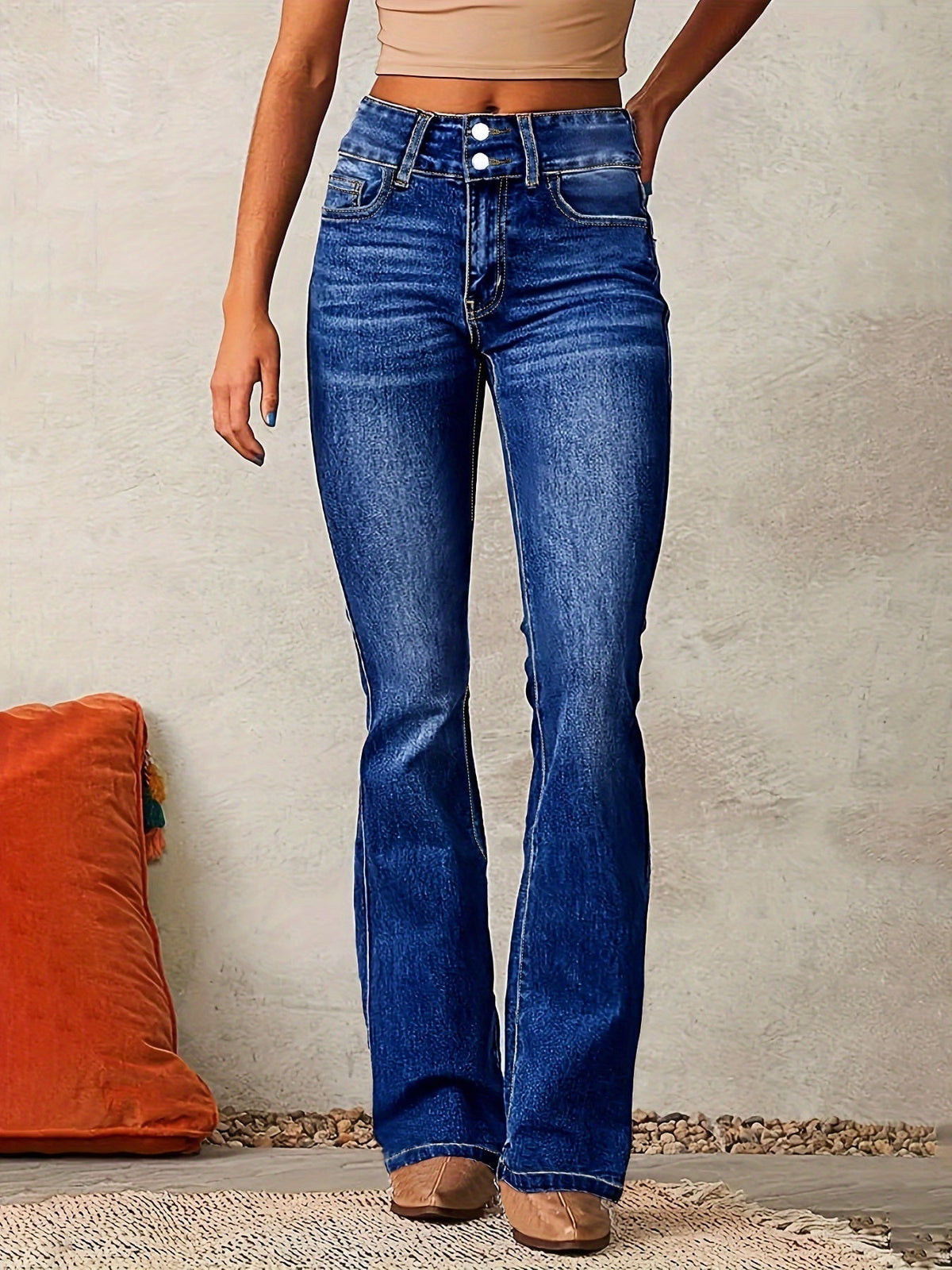 Women’s High-Waist Flared Jeans – Retro Denim Trousers for Casual Everyday Wear