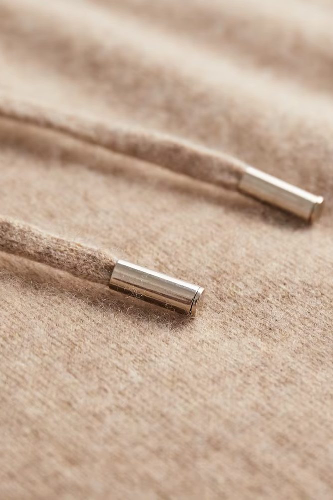 Men’s Knitted Hooded Sweater – Drawstring Pullover with Ribbed Trims for Casual Cold-Weather Layering