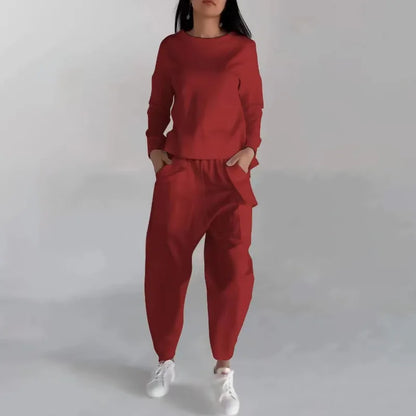 Women’s Crew-Neck Sweatshirt and Cargo Jogger Set – Relaxed Two-Piece Casual Outfit