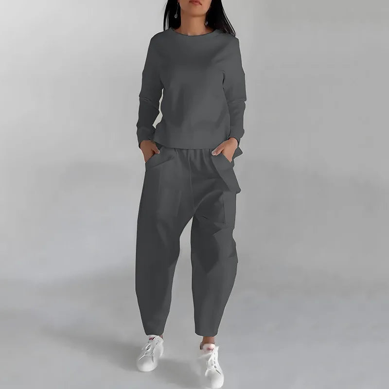 Women’s Crew-Neck Sweatshirt and Cargo Jogger Set – Relaxed Two-Piece Casual Outfit