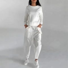 Women’s Crew-Neck Sweatshirt and Cargo Jogger Set – Relaxed Two-Piece Casual Outfit