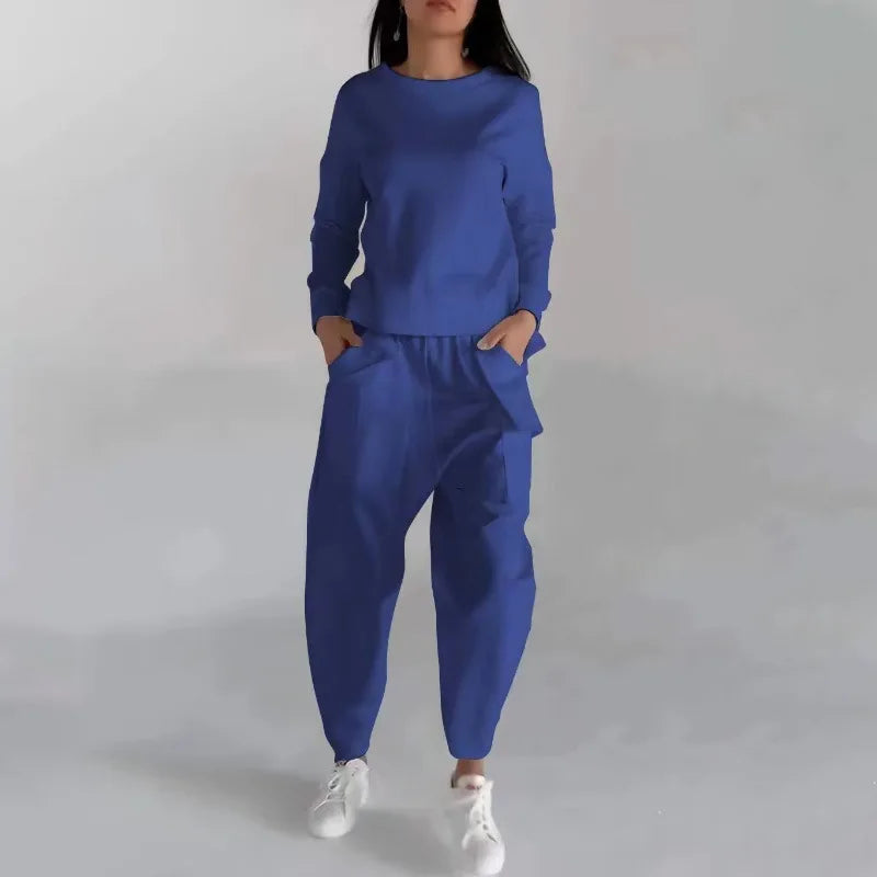 Women’s Crew-Neck Sweatshirt and Cargo Jogger Set – Relaxed Two-Piece Casual Outfit