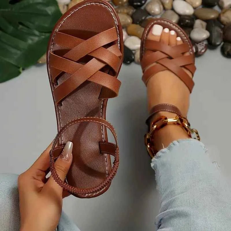 Women’s Cross-Strap Flat Sandals – Secure Heel-Strap Style for Summer Travel and Everyday Wear