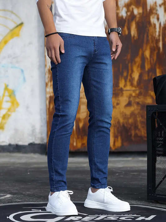 Men’s Clean Slim-Fit Jeans – Streamlined Denim Trousers with Tapered Legs and Minimal Everyday Styling