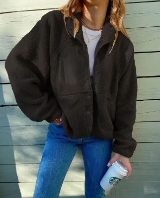 Women’s Button-Front Sherpa Fleece Jacket – Relaxed Warm Layer for Everyday Winter Wear
