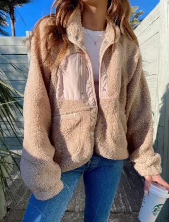 Women’s Button-Front Sherpa Fleece Jacket – Relaxed Warm Layer for Everyday Winter Wear