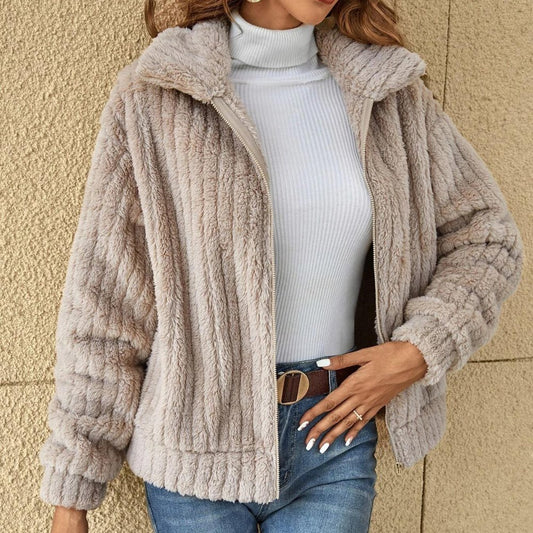 Women’s Plush Fleece Collared Jacket – Soft Textured Winter Layer for Relaxed Everyday Cold-Weather Wear