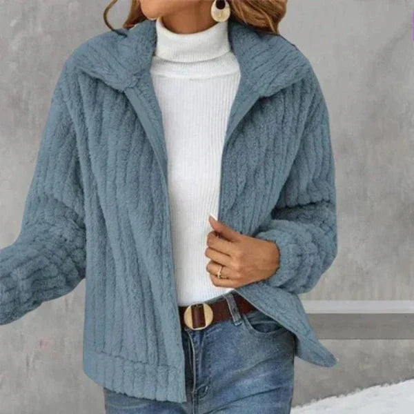 Women’s Plush Fleece Collared Jacket – Soft Textured Winter Layer for Relaxed Everyday Cold-Weather Wear