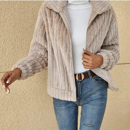 Women’s Plush Fleece Collared Jacket – Soft Textured Winter Layer for Relaxed Everyday Cold-Weather Wear