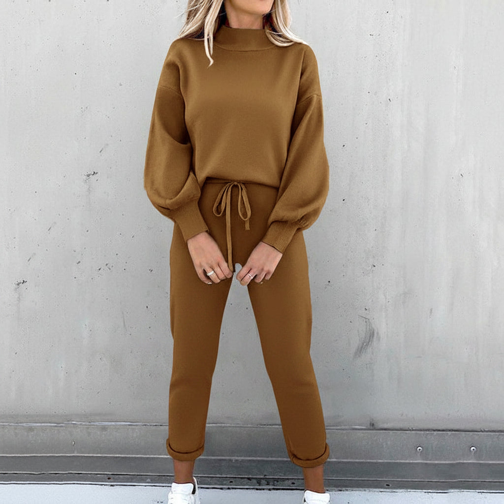 Women’s Mock-Neck Sweatshirt and Jogger Set – Relaxed Loungewear for Cooler Days